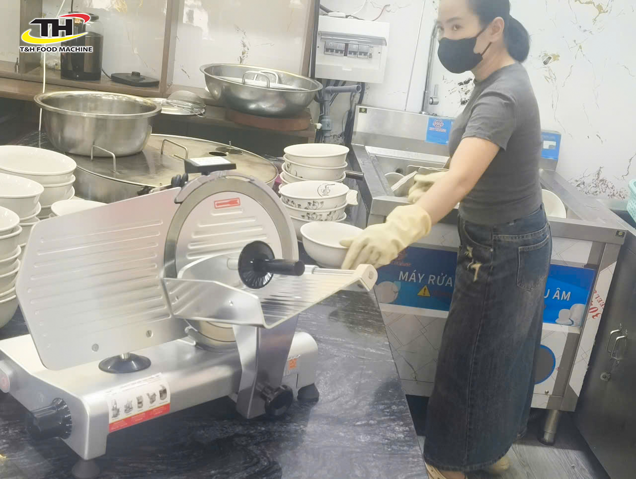 Máy Thực Phẩm T&H Bàn Giao Máy Thái Thịt ES300: Giải Pháp Đột Phá Cho Quán Phở Bò Tươi Đà Nẵng